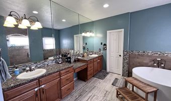 3805 PALOMAS Dr NE, Albuquerque, NM 87110