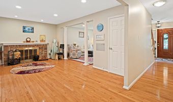 9220 BURNETTA Dr, Annandale, VA 22003