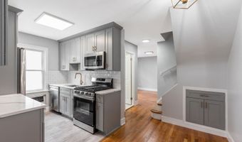 32 KELLY Pkwy, Bayonne, NJ 07002