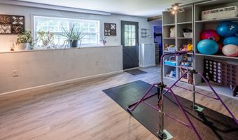 2 Quail Hollow Ct, Beacon Falls, CT 06403