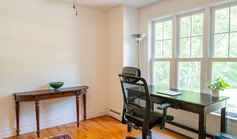 24 Surrey Ln, Falmouth, ME 04105