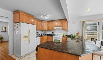 103 Nassau Dr, Albertson, NY 11507