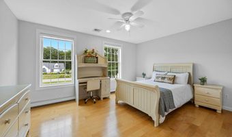 29 Weatherdeck Dr, Bourne, MA 02532