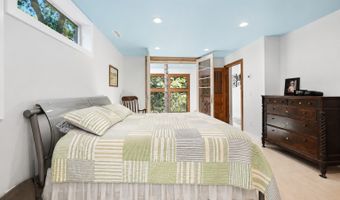 29 Old Forty Acre Mountain Rd, Danbury, CT 06811