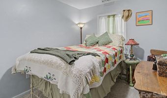 102 Wicklow Dr, Asheville, NC 28806