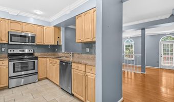6645 MEDINAH Ln, Alexandria, VA 22312