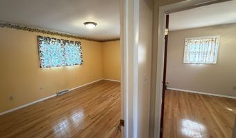 4 Nicholas Dr, Albany, NY 12205