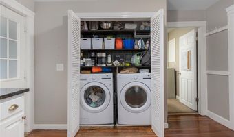 1315 New London Ave, Cranston, RI 02920