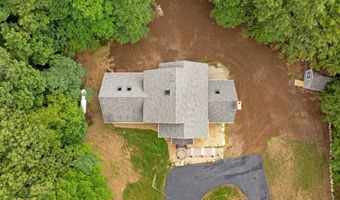 40 Seton Dr, Bedford, NH 03110