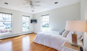573 Wolcott Ave, Middletown, RI 02842