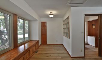 519 E Cooke Rd, Columbus, OH 43214
