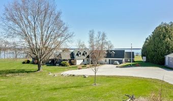 431 McGregor Pt, Alburgh, VT 05440