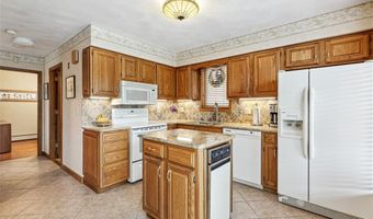 4 Wilbur Rd, Lincoln, RI 02865