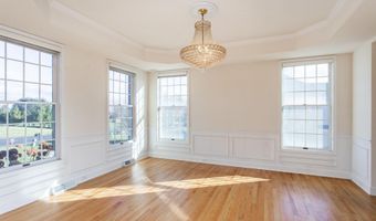 4 Hilander Dr, Albany, NY 12211