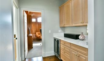460 Club Dr, Aurora, OH 44202