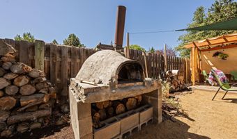21227 Thornhill Ln, Bend, OR 97701