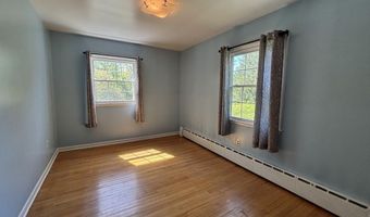 4 Noonan Ln, Albany, NY 12209