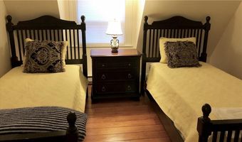 17 Lincoln St, Newport, RI 02840
