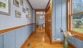 27 Center St, Algonquin, IL 60102
