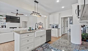 15 Swanee Dr, Albertville, AL 35950