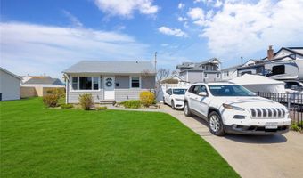3 Kent Pl, Amityville, NY 11701