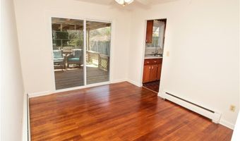 7 Smithfield Dr, Middletown, RI 02842