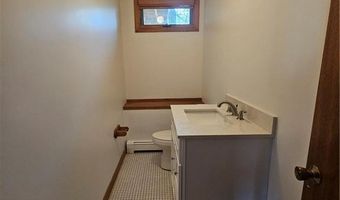 3 Lakeview Dr, Narragansett, RI 02882