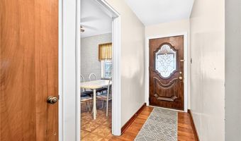 3 Solar Dr, Ambridge, PA 15003