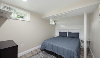34 Foxhill Ave, Bristol, RI 02809
