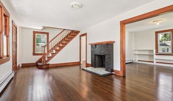 91 Grove St, Clinton, CT 06413