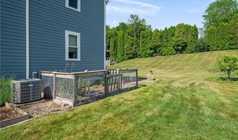 18 Valley Stream Dr, Cumberland, RI 02864
