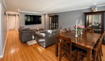 639 N Kaspar Ave, Arlington Heights, IL 60004