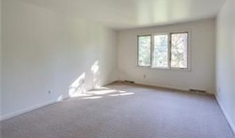 294 Little Robin Rd, Amherst, NY 14228