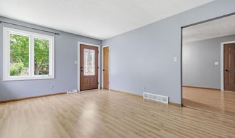 1607 S 6th St, Aberdeen, SD 57401