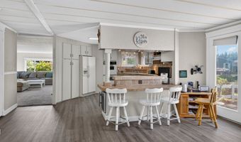 21986 LAUREL Ave, Aurora, OR 97002