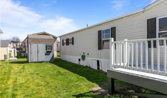 92 Bayview Pkwy, Middletown, RI 02842