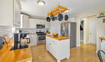 5481 Bear Creek Pass, Auburn, IN 46706