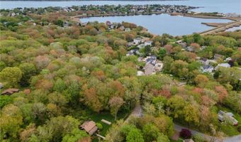 4 Ottawa Trl, Narragansett, RI 02882