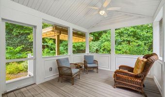 8906 TRANSUE Dr, Bethesda, MD 20817