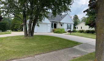 305 Lakeview Dr, Algoma, WI 54201