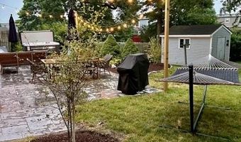 17 Rosedale Ct, Middletown, RI 02842