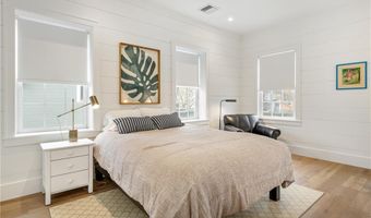24 School St, Newport, RI 02840