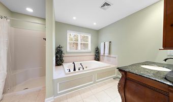 3 Renier Ct, Middletown, NJ 07748