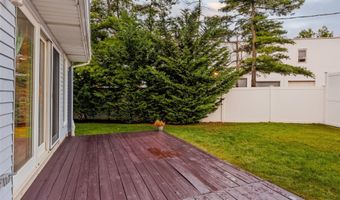 2 Windsor Ct, Amityville, NY 11701
