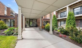 4 Pine Tree Dr 212, Arden Hills, MN 55112