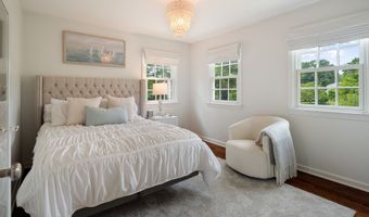 10 Duffys Ln, Darien, CT 06820