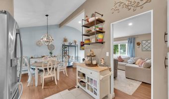 9 Brentwood Ter, Middletown, NJ 07748