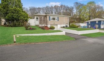 6 Longmeadow Dr, North Providence, RI 02904