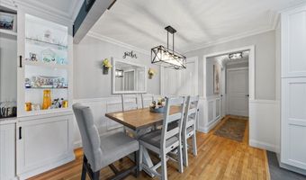 200 Merrick Rd R, Amityville, NY 11701