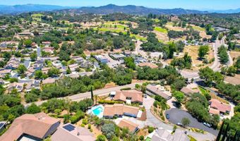 10236 Lake Meadow Ln, Escondido, CA 92026